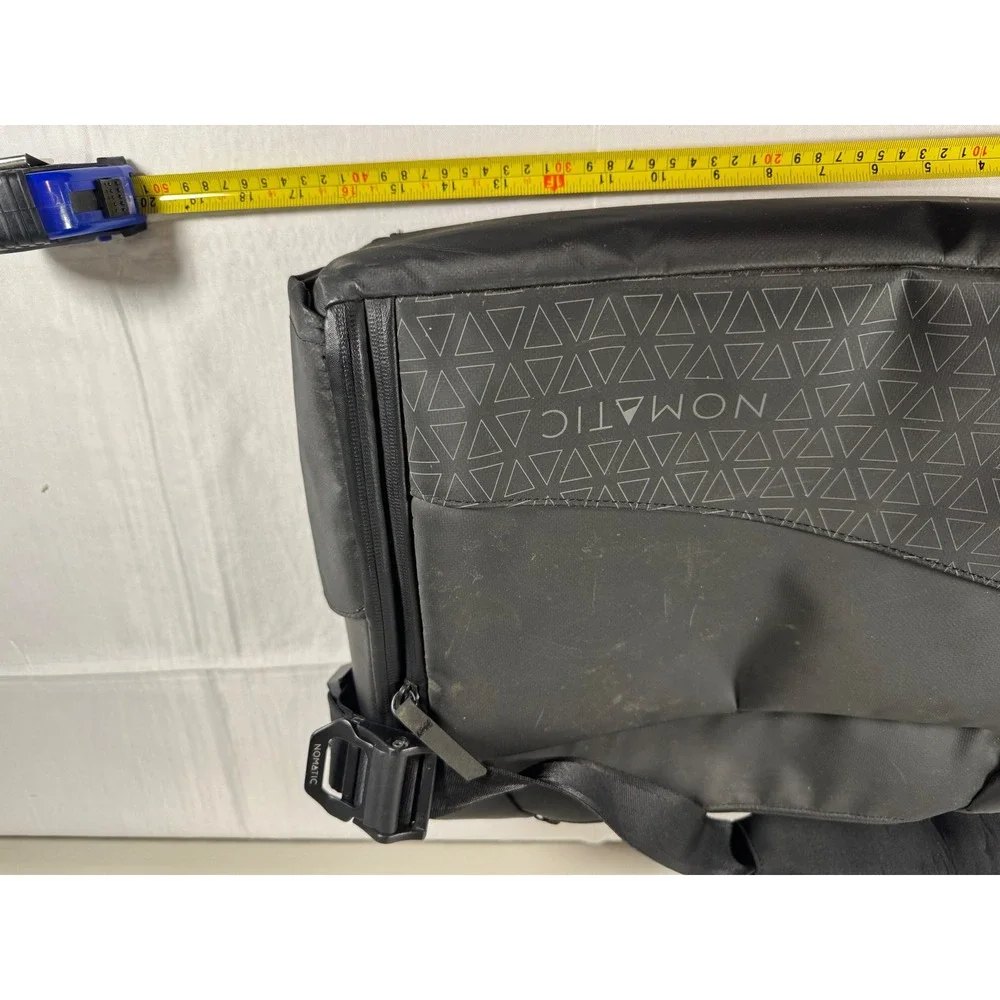 Nomatic Messenger Bag Black Laptop Travel Briefcase Magnetic Buckle $299 retail
